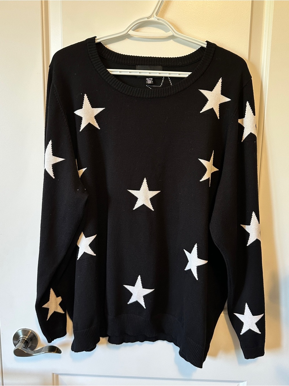 Premise Woman Star Sweater - black and white - sz 2X